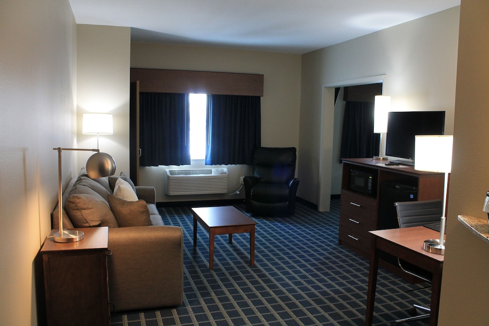 Brookstone Lodge Suites 24/43