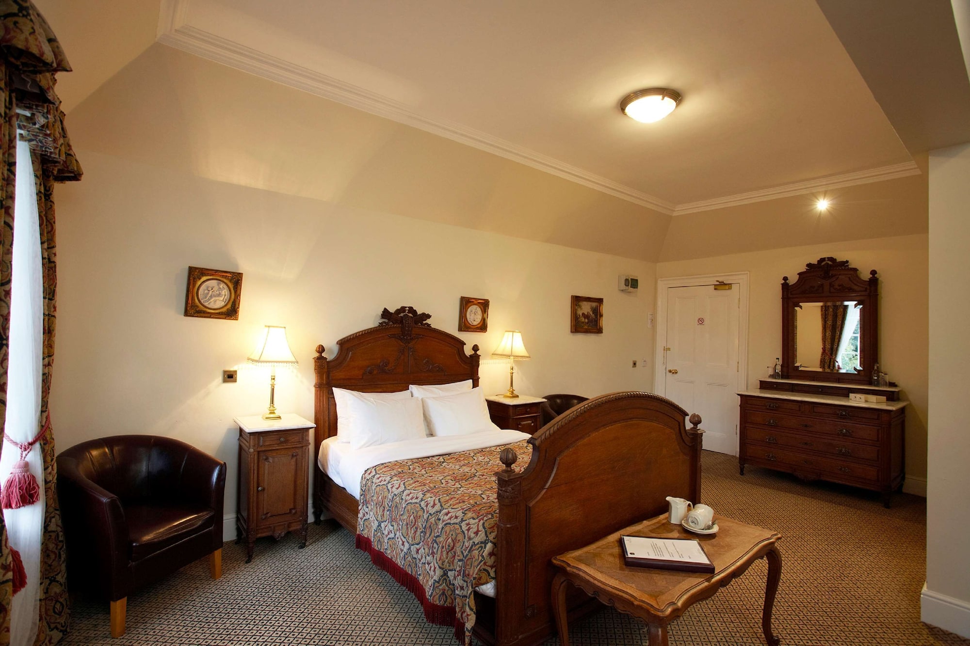 DELUXE, TWIN BEDS