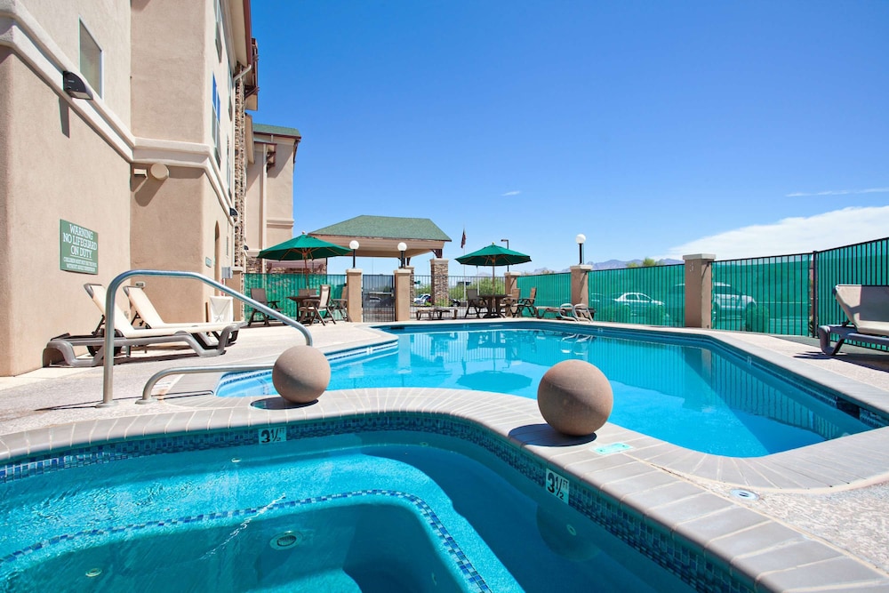 Country Inn And Suites By Radisson Tucson City Center Az 22/34
