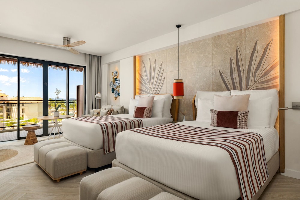 Preferred Club, Junior Suite, 2 Double Beds, Ocean Front, Dreams Playa Esmeralda Resort & Spa 3/9