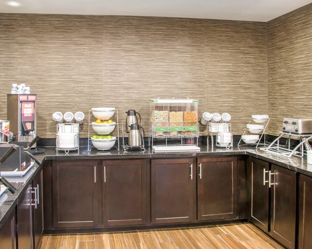 Comfort Inn and Suites San Marcos 32/47