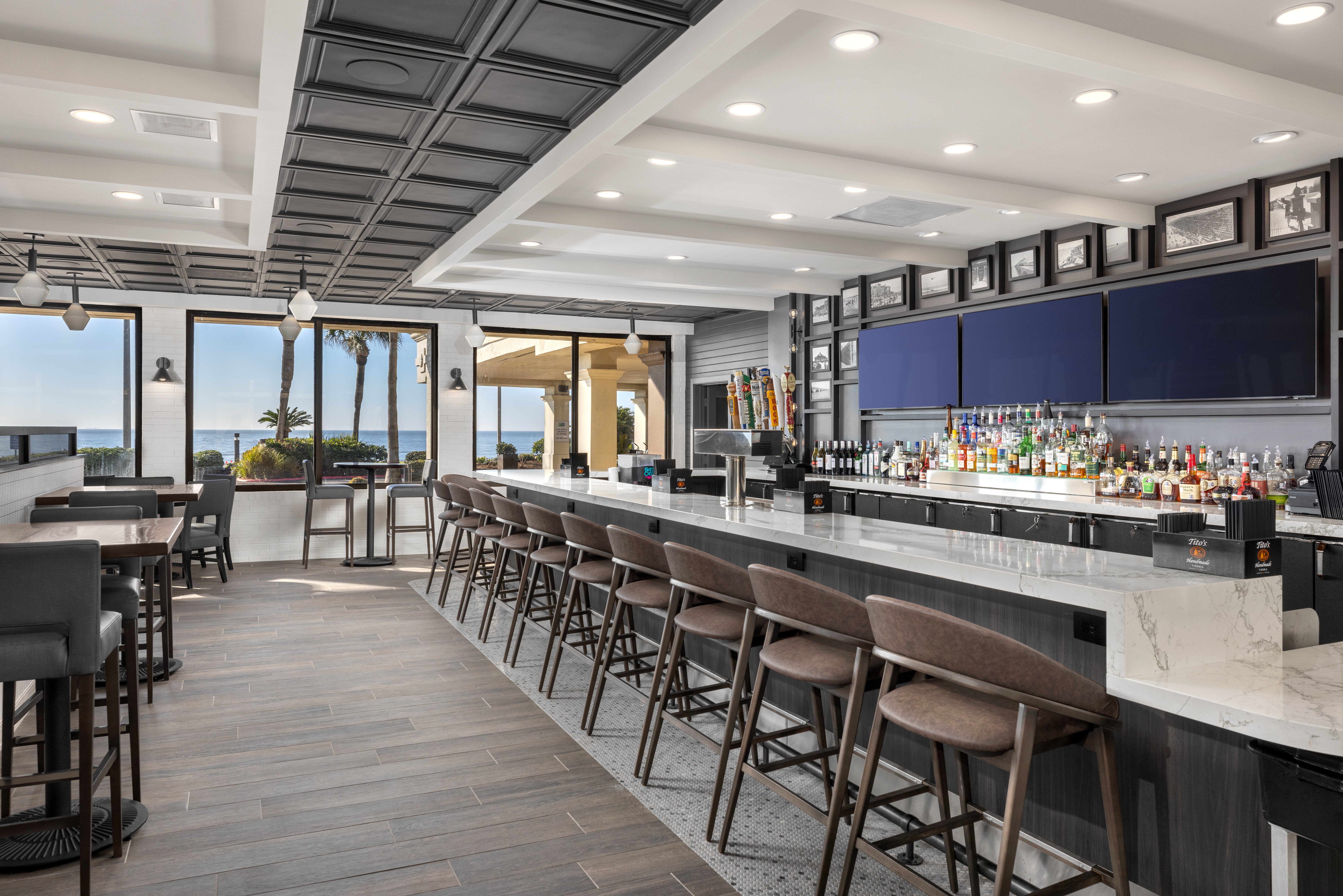 Holiday Inn Resort Galveston-On The Beach 33/55