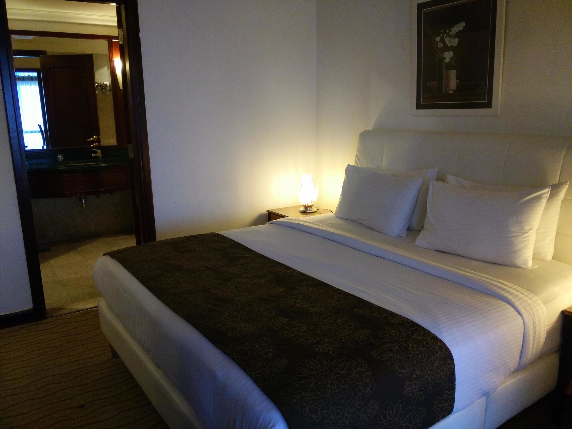 PREMIER, SUITE
