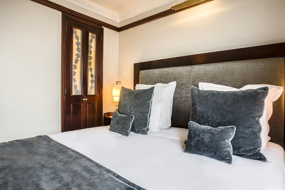 Hotel Pont Royal 25/68
