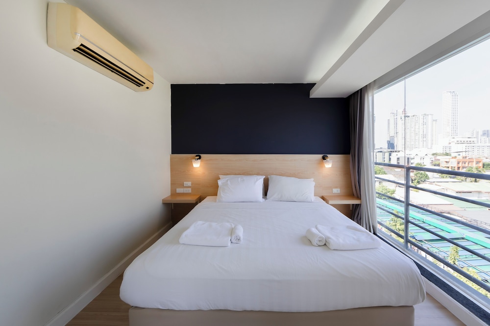 Solo Express Sukhumvit 81 22/57