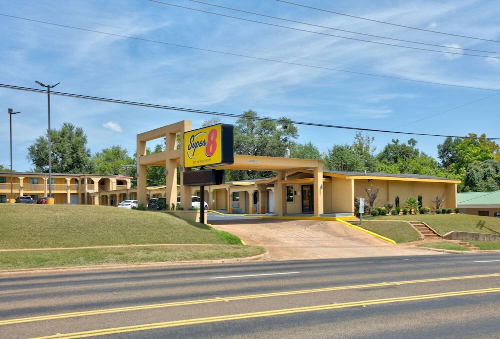 Super 8 by Wyndham Palestine TX 3/33
