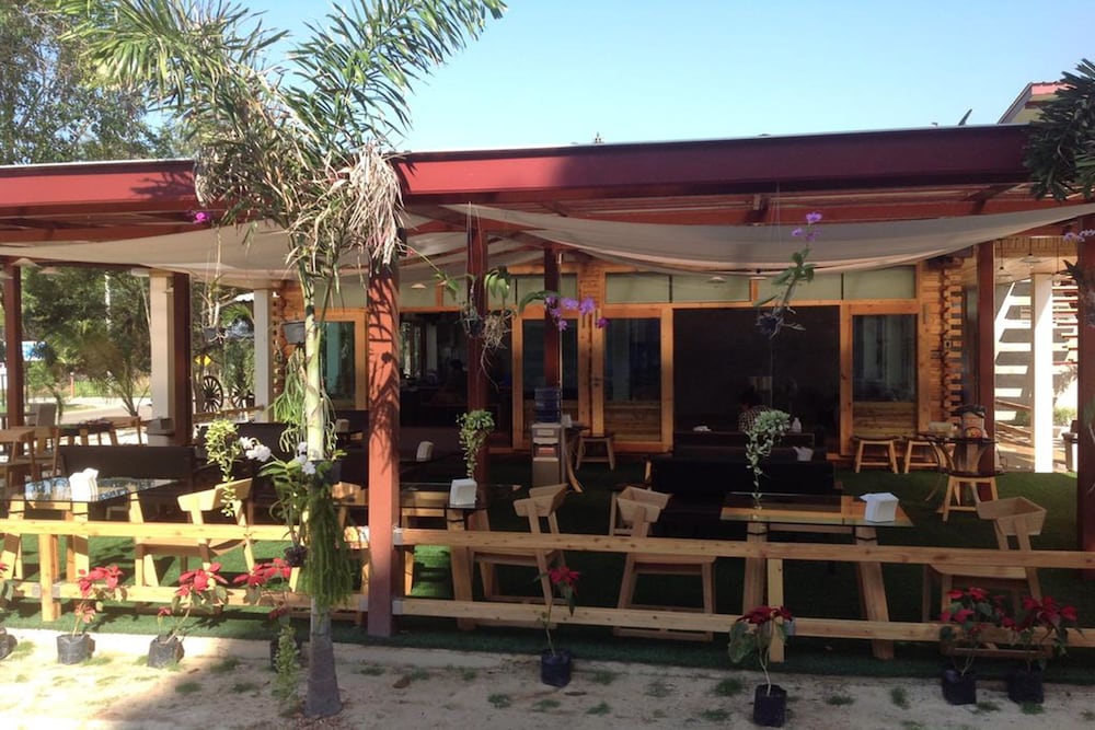 Check In & Chill Out Laem Sok Pier 1/28