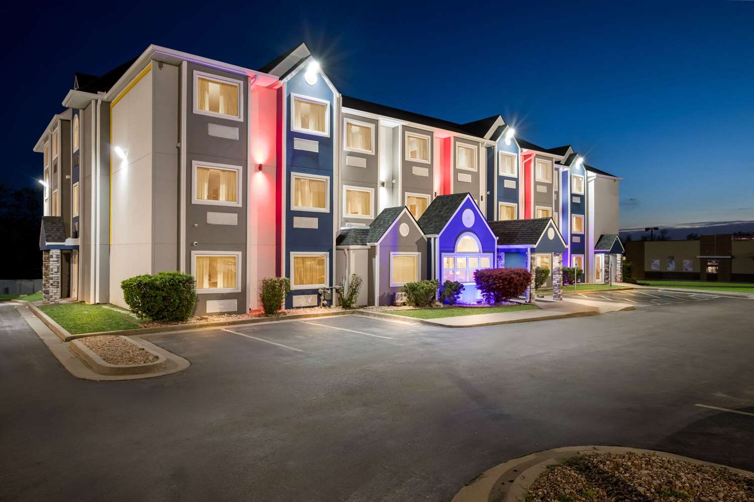 Microtel Inn & Suites by Wyndham Tulsa / Catoosa Route 66 14/17