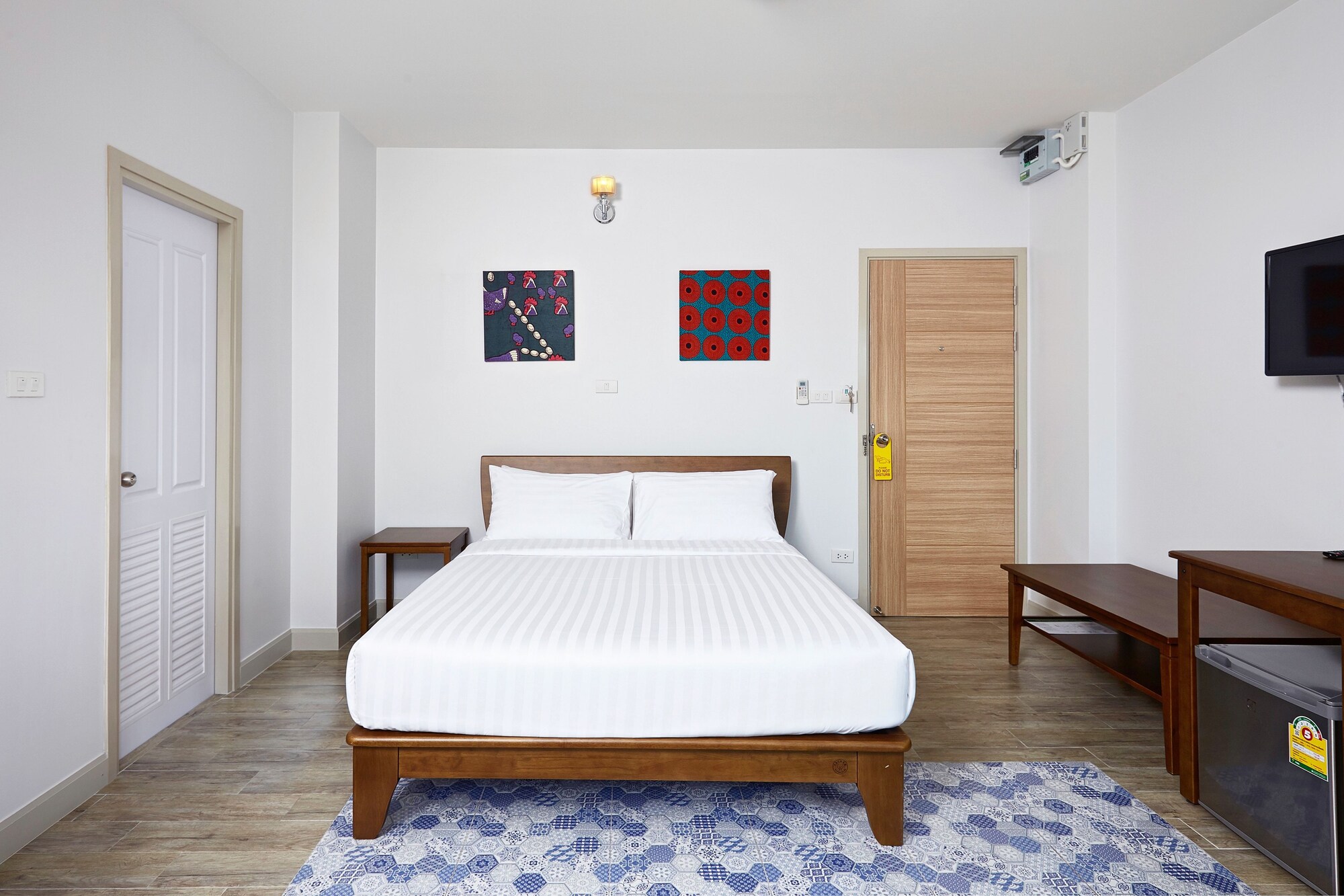COZY, BURE, DOUBLE BED