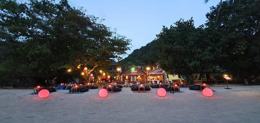 15 Palms Beach Resort 43/56