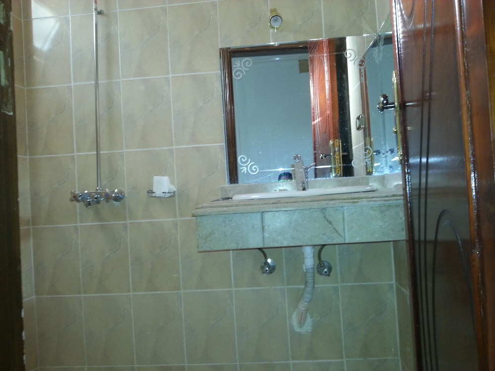 El Mesala Hotel 48/50