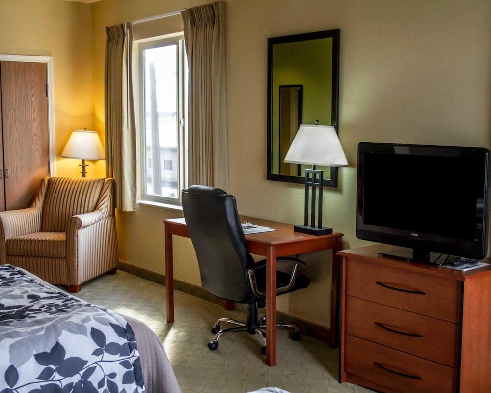 Sleep Inn and Suites Redmond, OR 29/34