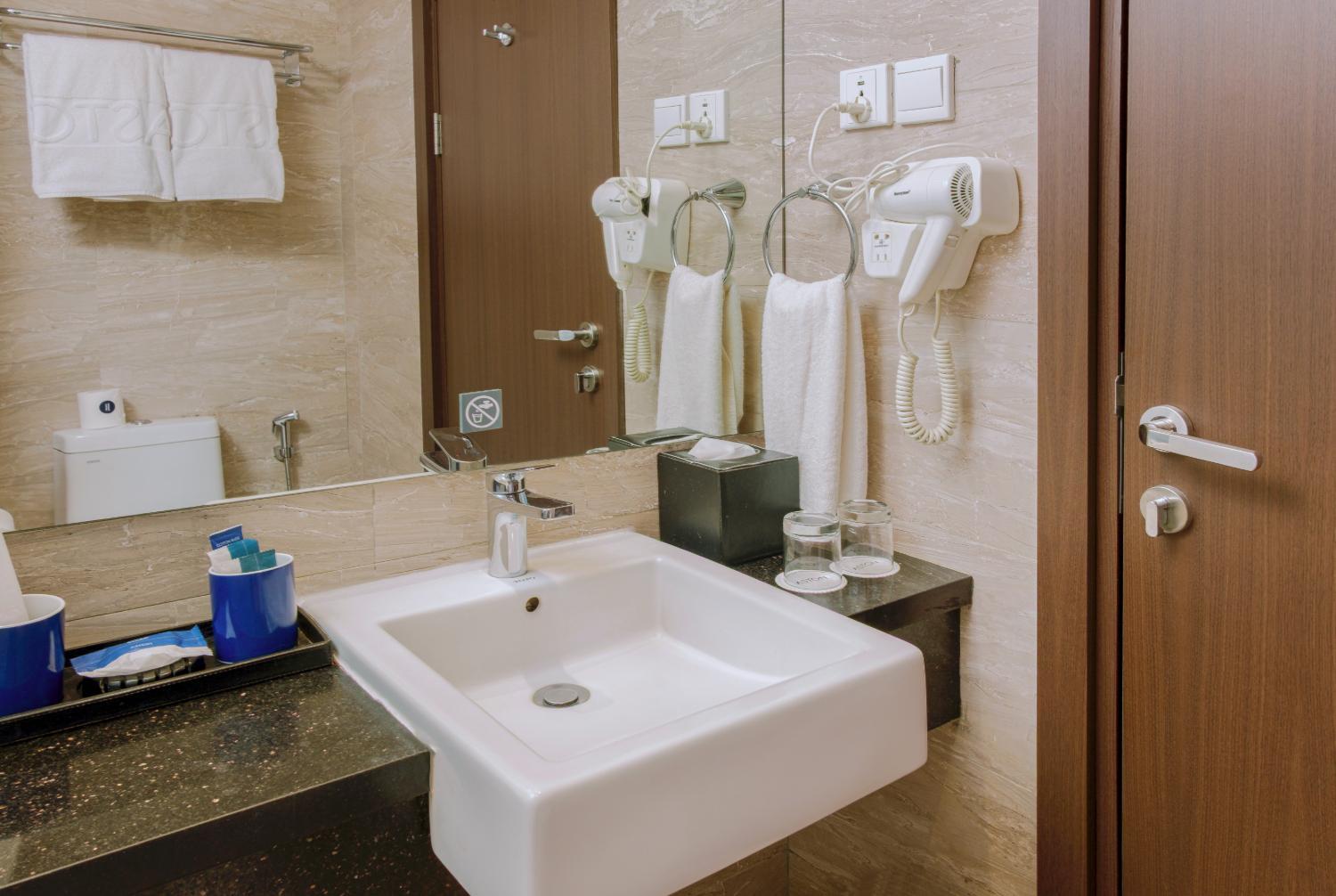 Deluxe, King Bed, Aston Gorontalo Hotel & Convention Center 7/7