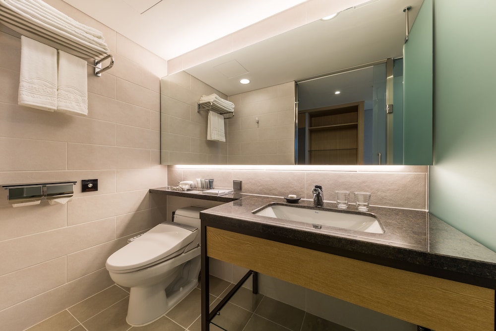 Howard Johnson by Wyndham Incheon Airport 25/65