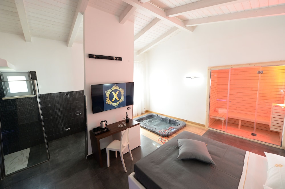 X Hotel 45/66