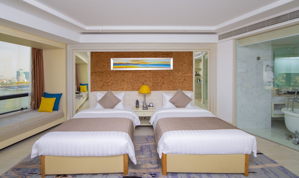 Brilliant Hotel 11/78