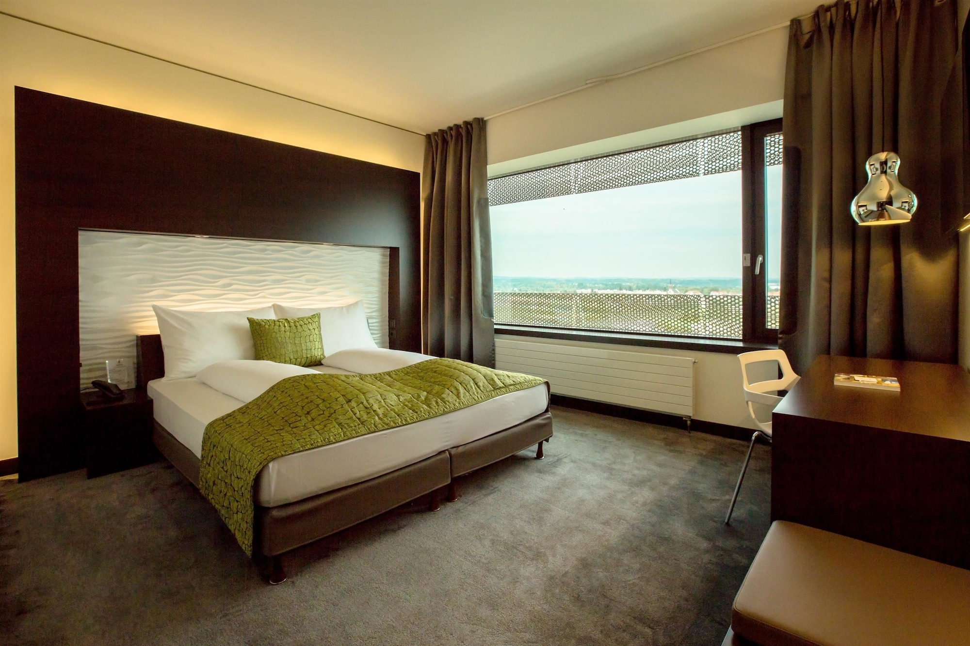 BUSINESS, DOUBLE BED