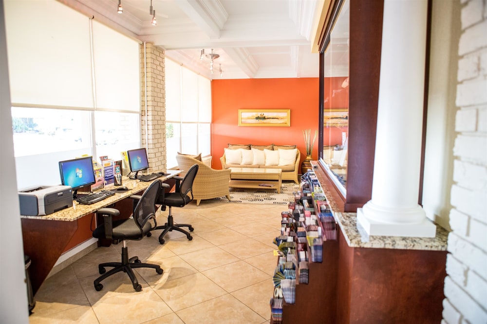 Best Western Plus Yacht Harbor Inn 38/42
