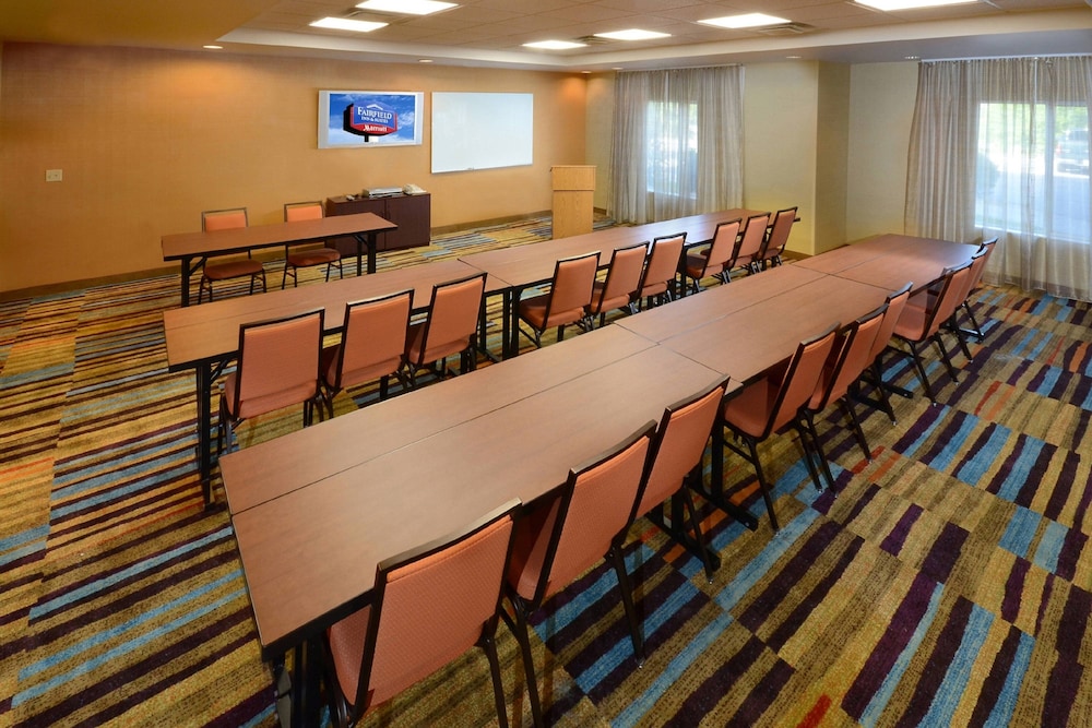 Fairfield Inn Suites By Marriott Roanoke Hollins I 81 24/26