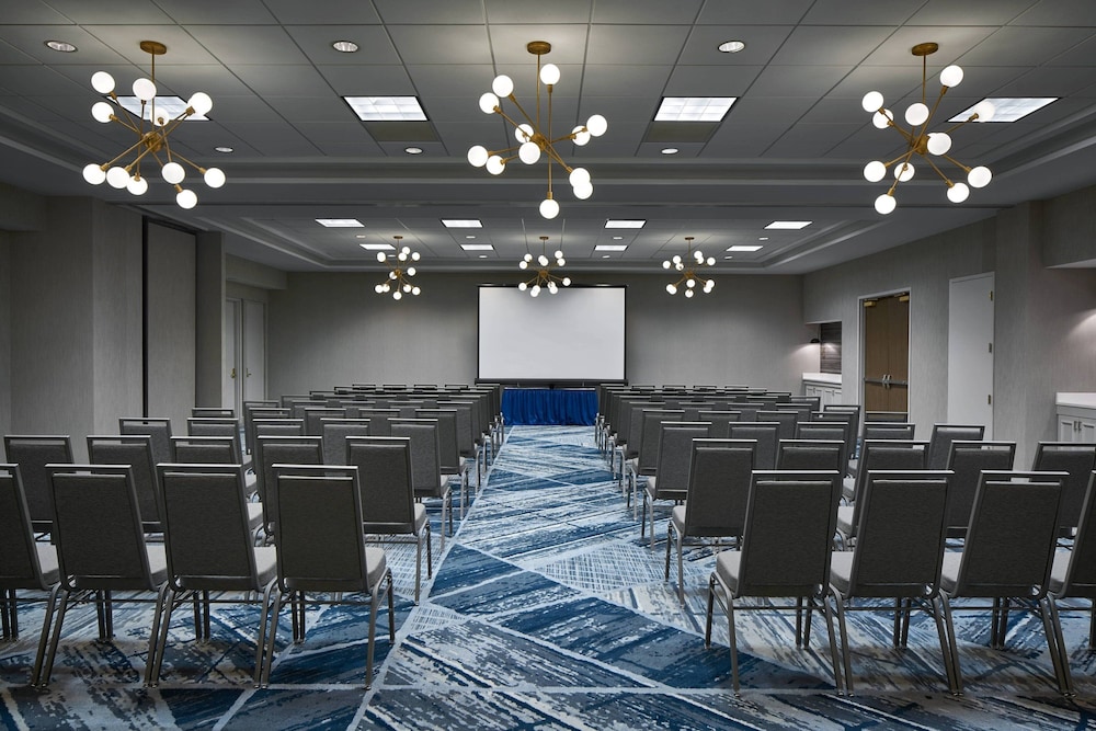 Delta Hotels by Marriott Norfolk Airport 27/31