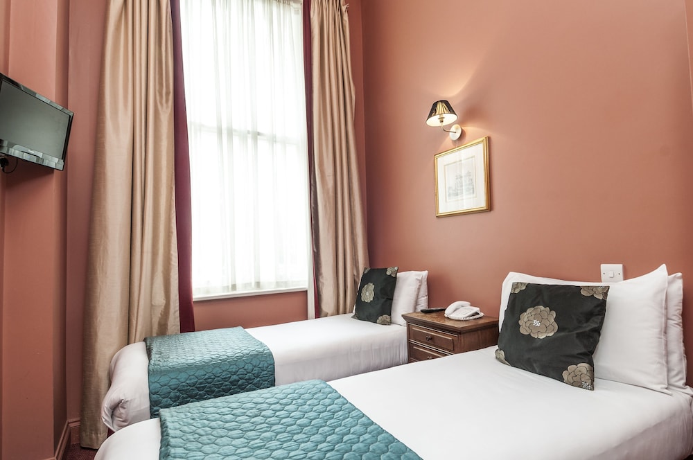 Coronation Hotel 27/50