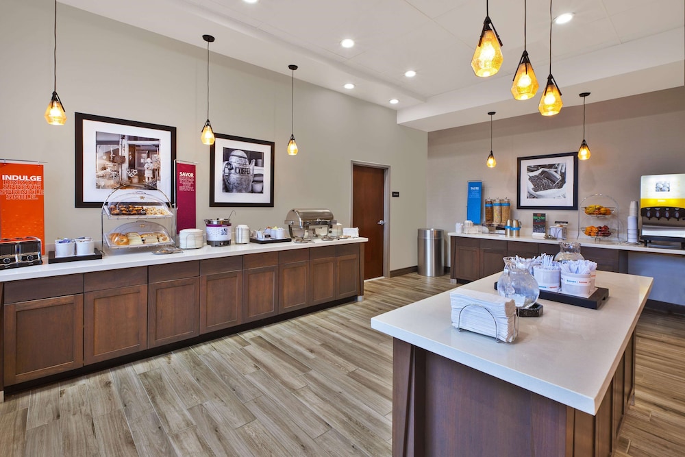Hampton Inn by Hilton Detroit Dearborn 8/43