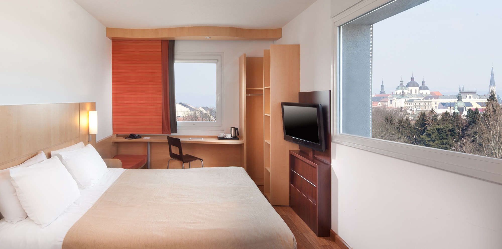 STANDARD, QUEEN BED