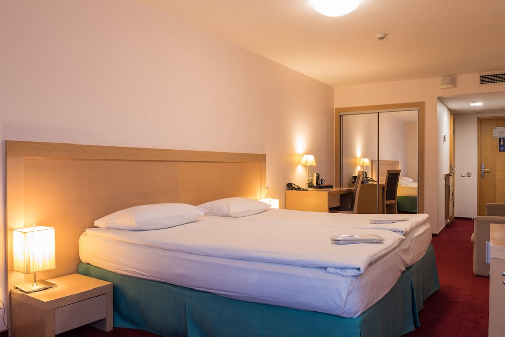 SUPERIOR, DOUBLE BED
