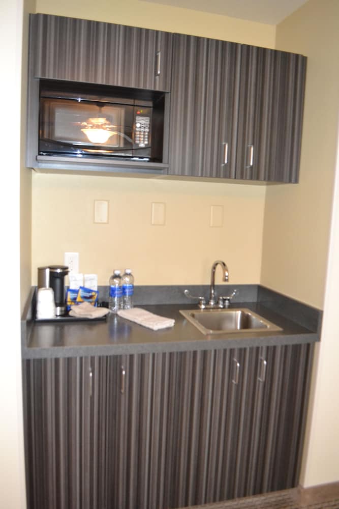 Baymont by Wyndham Grand Forks 38/43
