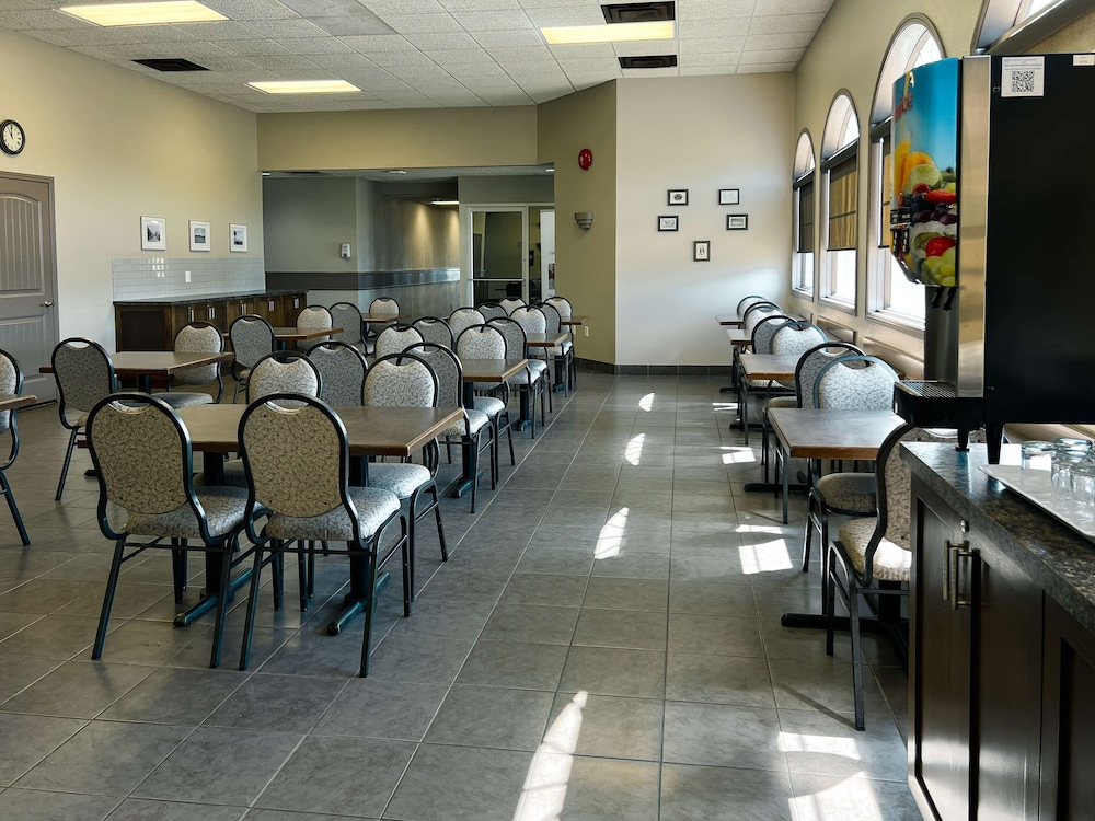 Coast Swift Current Hotel 59/65