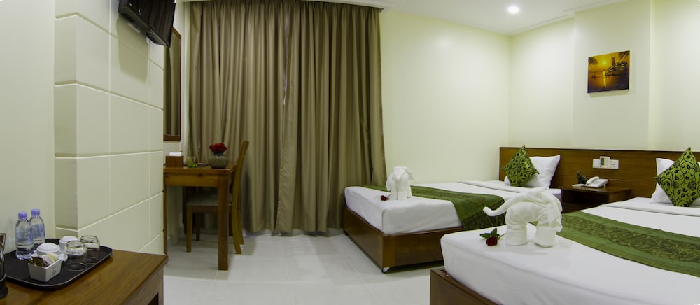 Rose Emerald Hotel 37/63