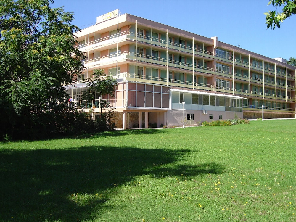 Gloria St. Constantine 43/46
