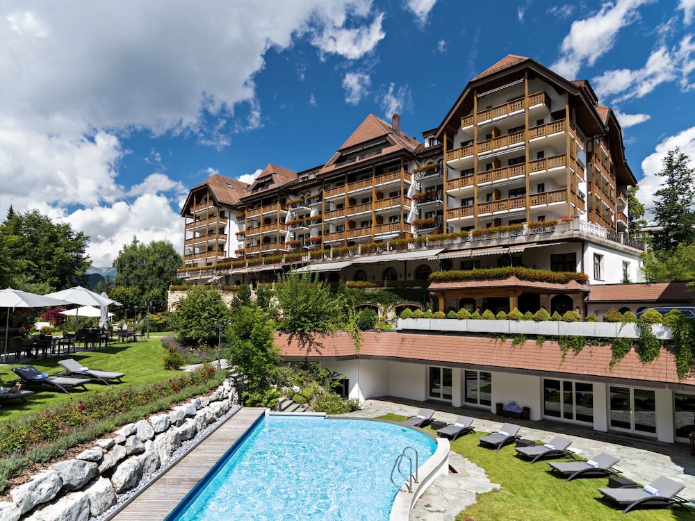 The Park Gstaad, Four Seasons Hotel 48/50