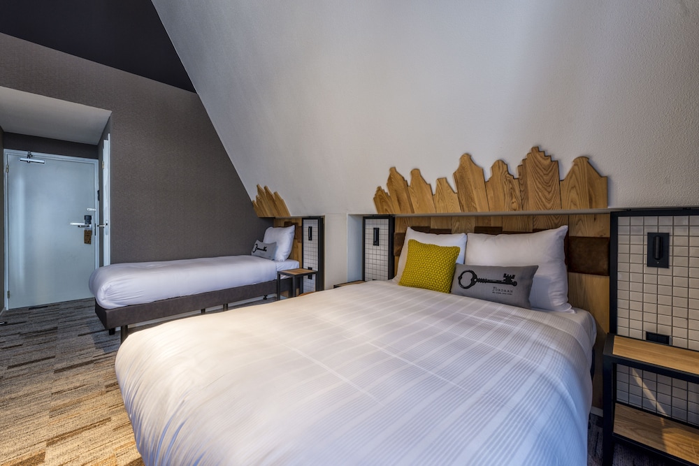 ROOM, TRIPLE