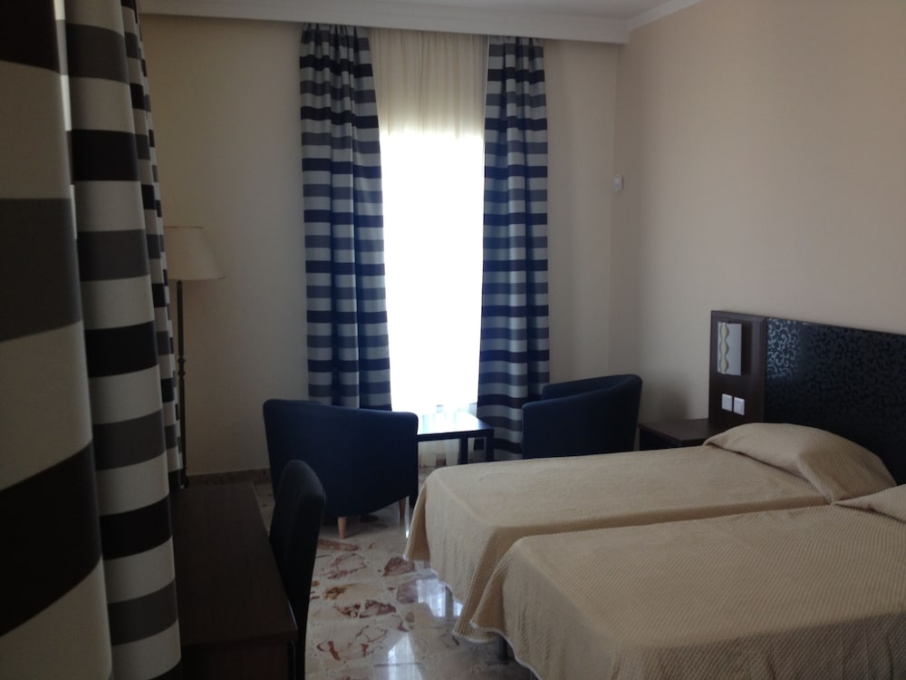 Grand Harbour Hotel 15/45