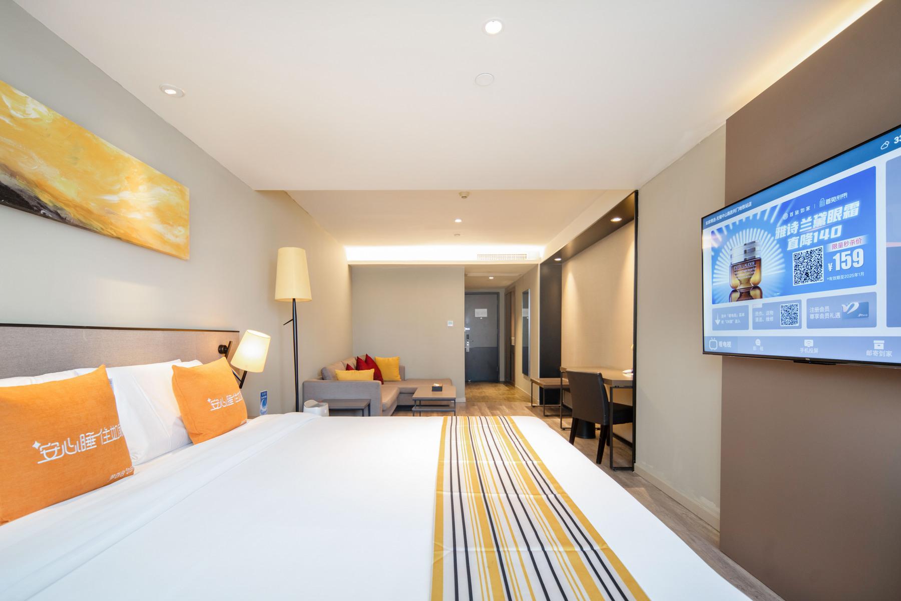 Home Inn Plus (Wuxi Zhongshan Road Shenglimen Metro Station) 28/57