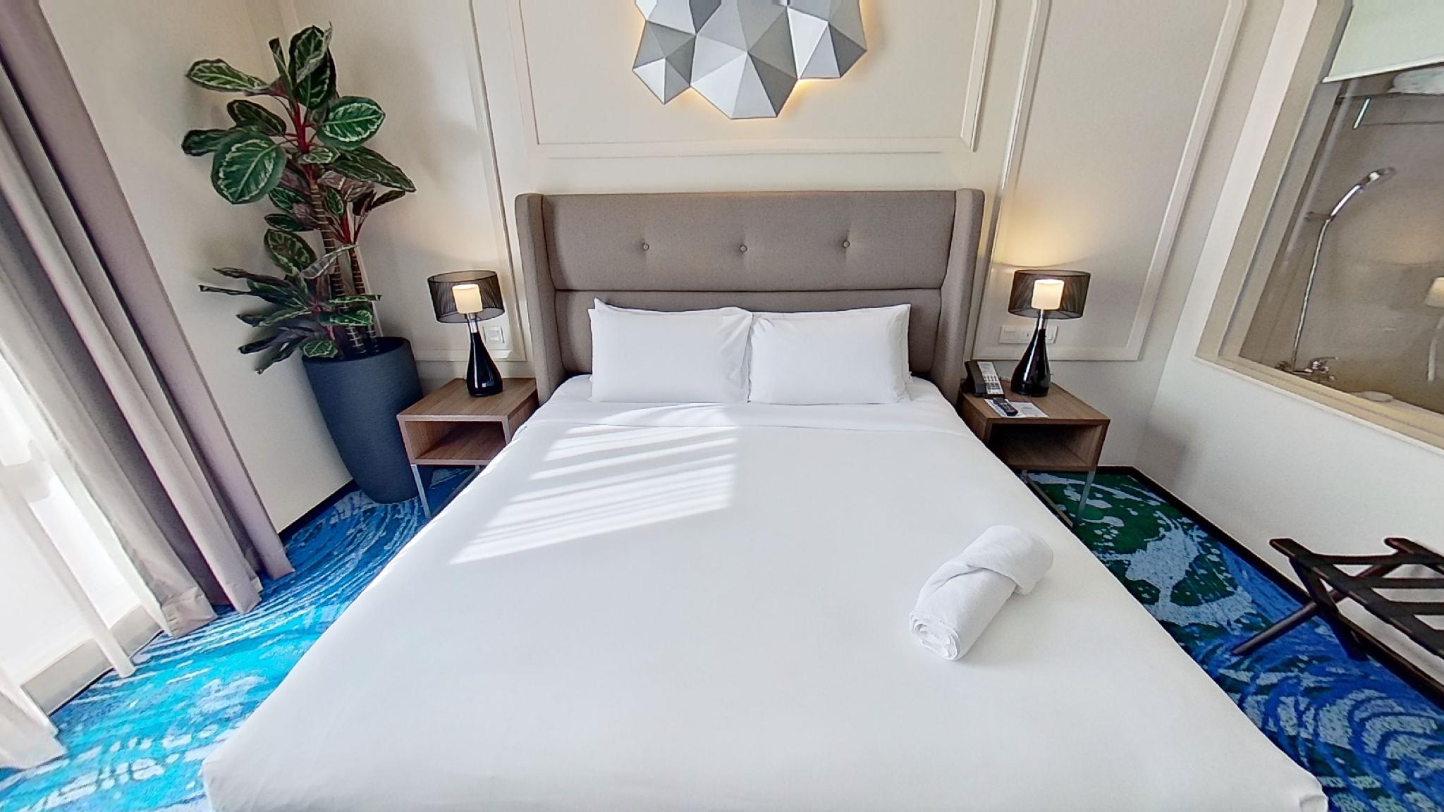 Eastin, Deluxe