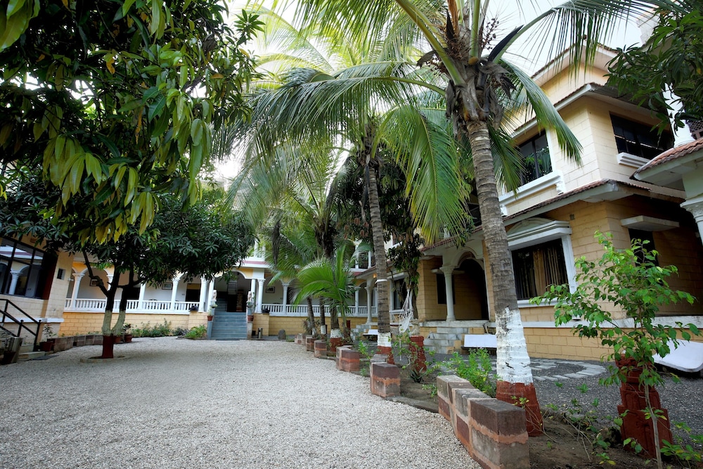 Gir Lion's Paw Resort 26/35