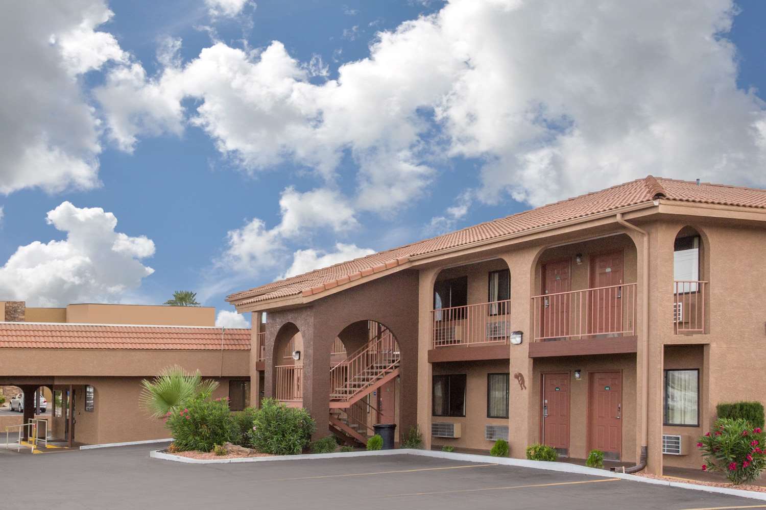 Howard Johnson by Wyndham St. George Hotel & Suites 2/22