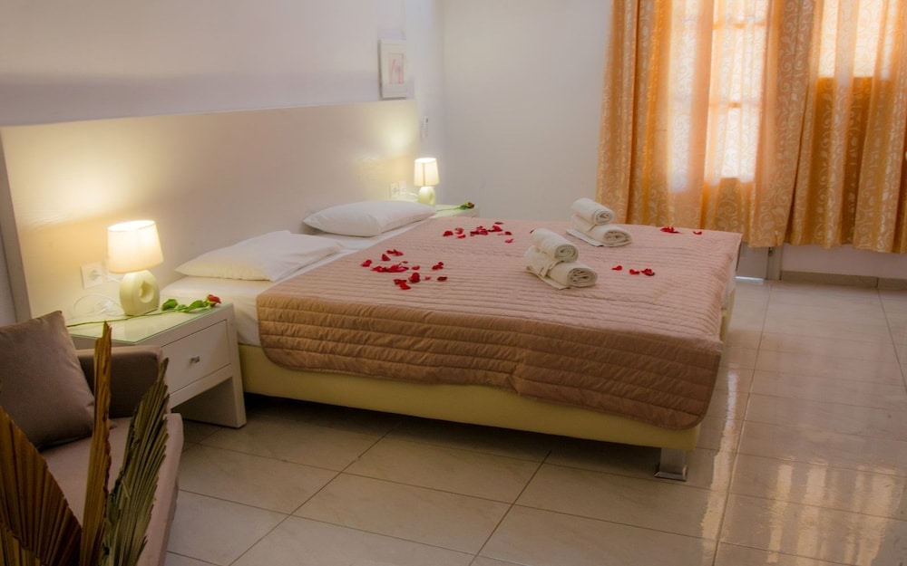 Polykratis Rooms 10/64