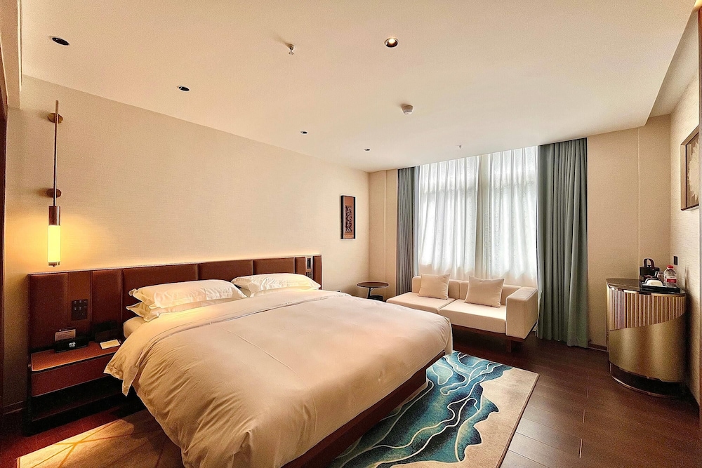 Ramada Encore by Wyndham Shantou Longhu 10/32