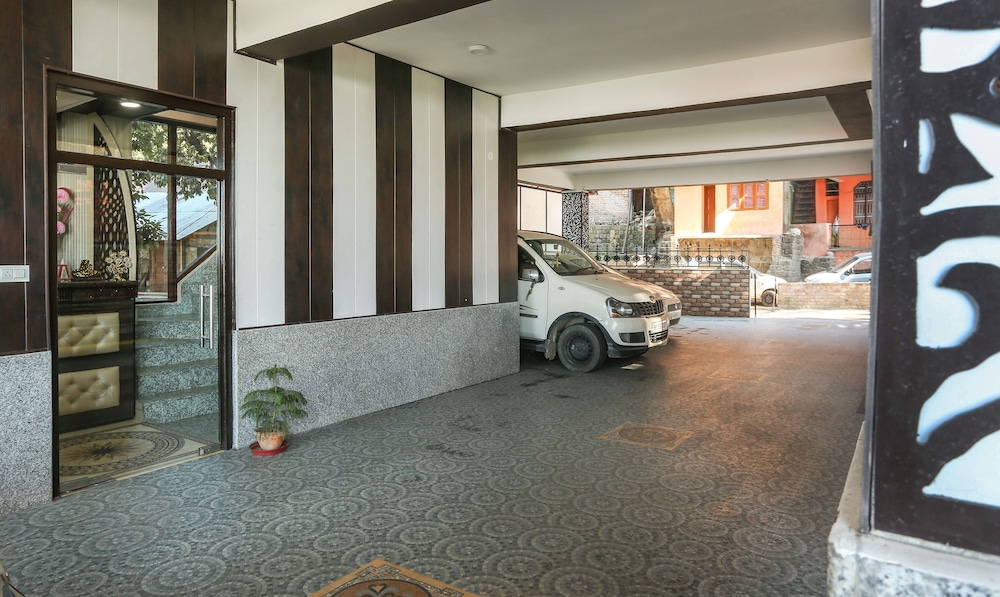 Treebo Roshan House 39/49