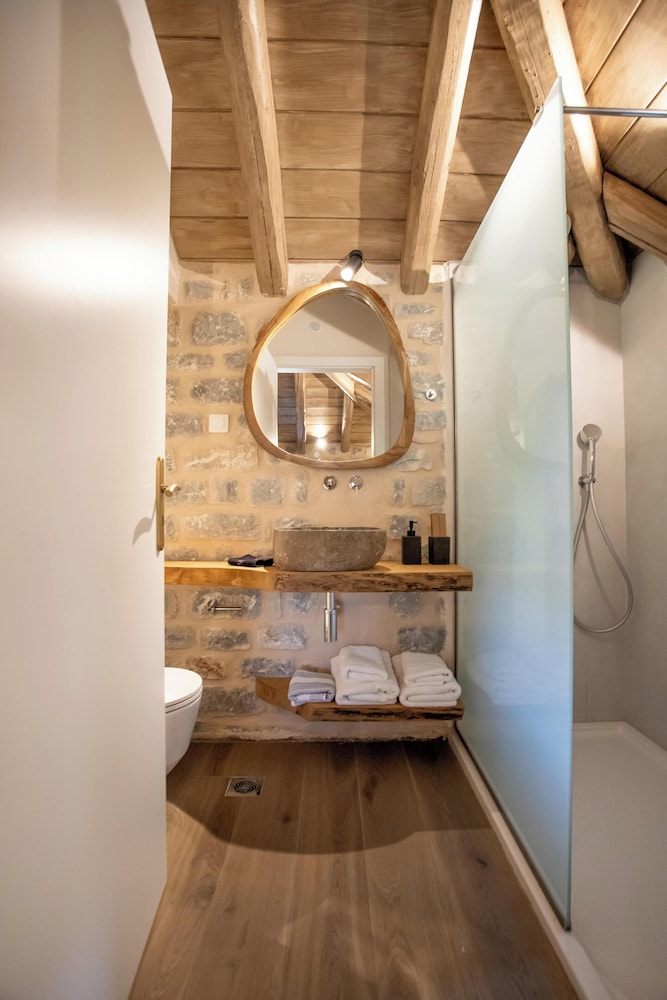Akrolithi Guesthouse 62/63
