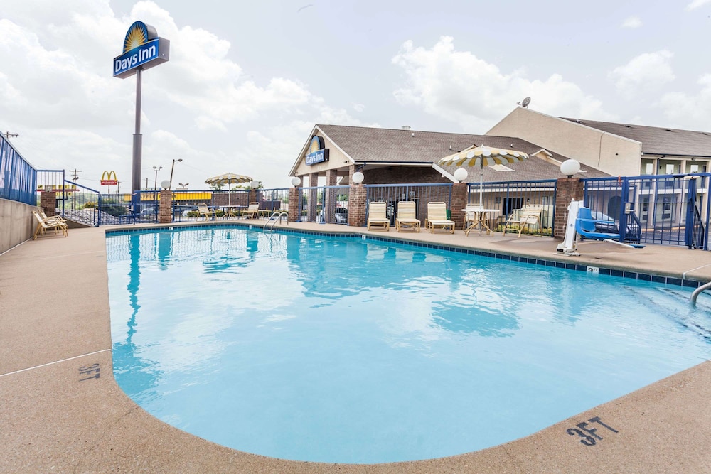 Days Inn by Wyndham Nashville North Opryland Area 7/21