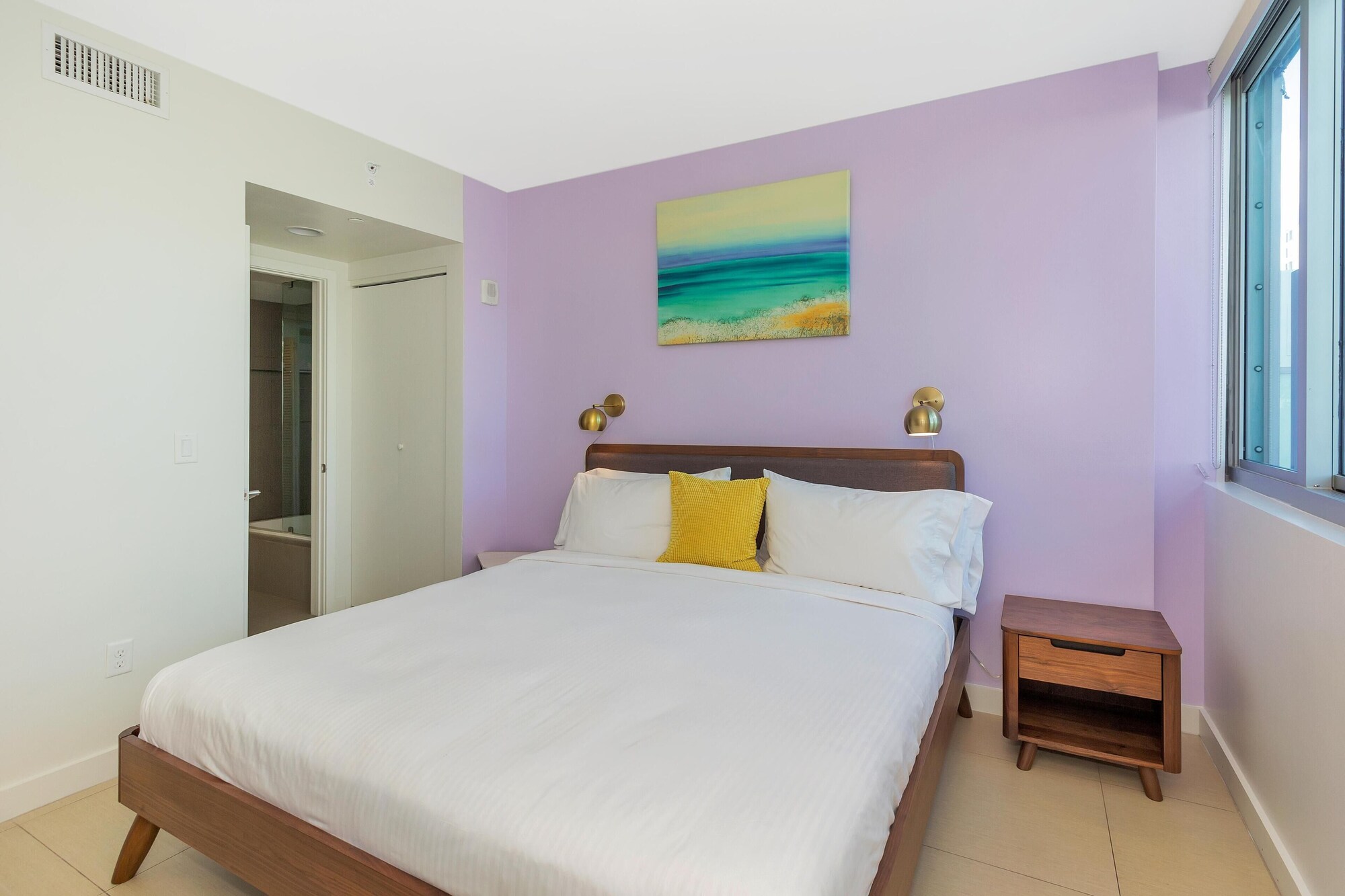 شقة بسرير كينج وسرير فردي بإطلالة على المدينة بشرفة بغرفة نوم واحدة مع أريكة، Dharma Home Suites Miami At Monte Carlo 3/10