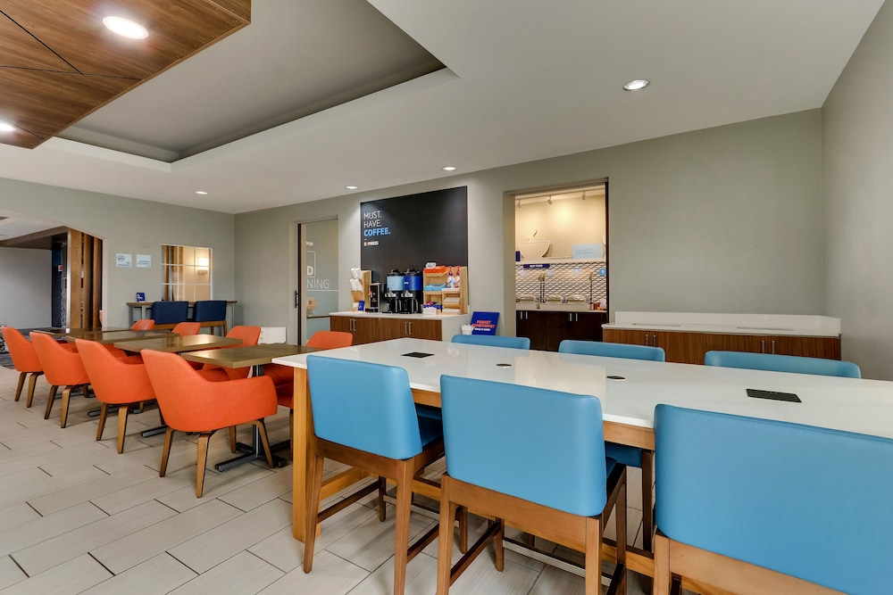 Holiday Inn Express Suites Ardmore An Ihg Hotel 43/55