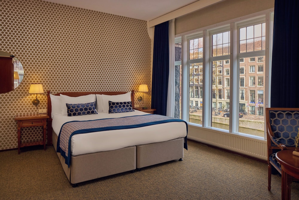 JUNIOR SUITE, KING BED, CANAL VIEW