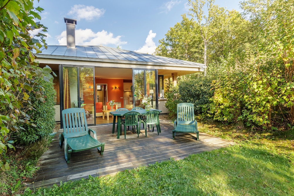 CENTER PARCS LES BOIS FRANCS 3/50