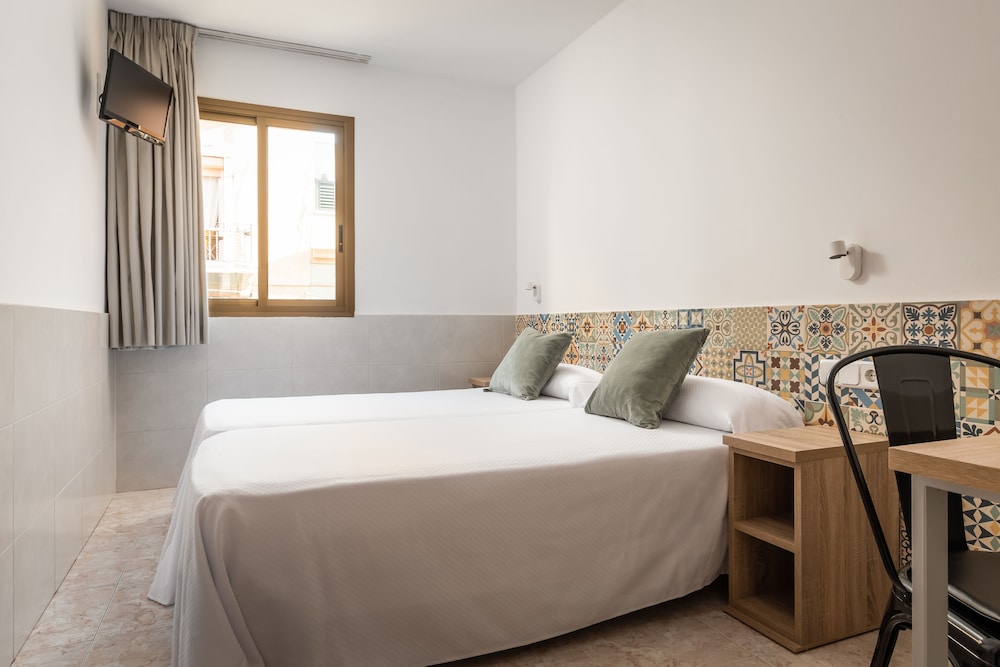 Hostal Baler 25/34