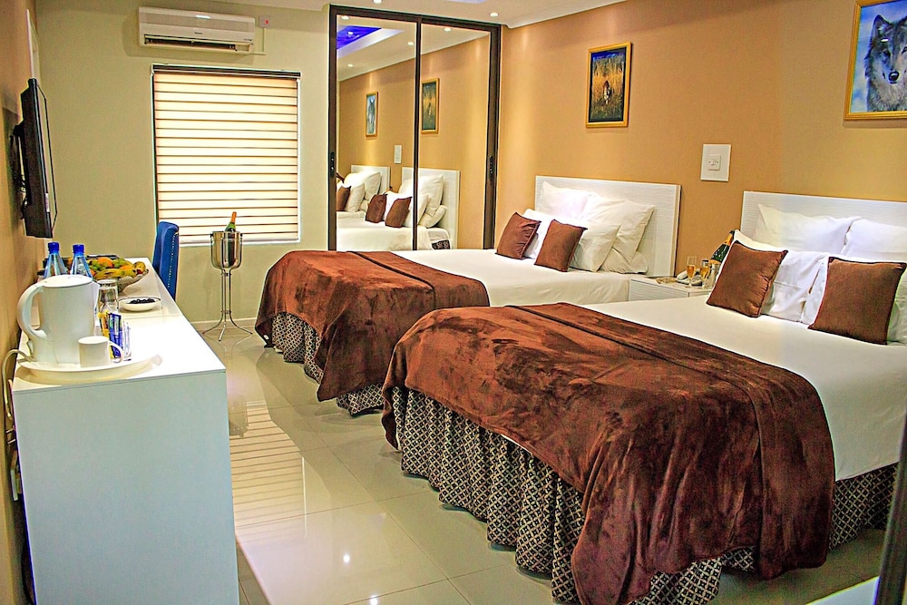 EXECUTIVE, TWIN BEDS, GARDEN VIEW